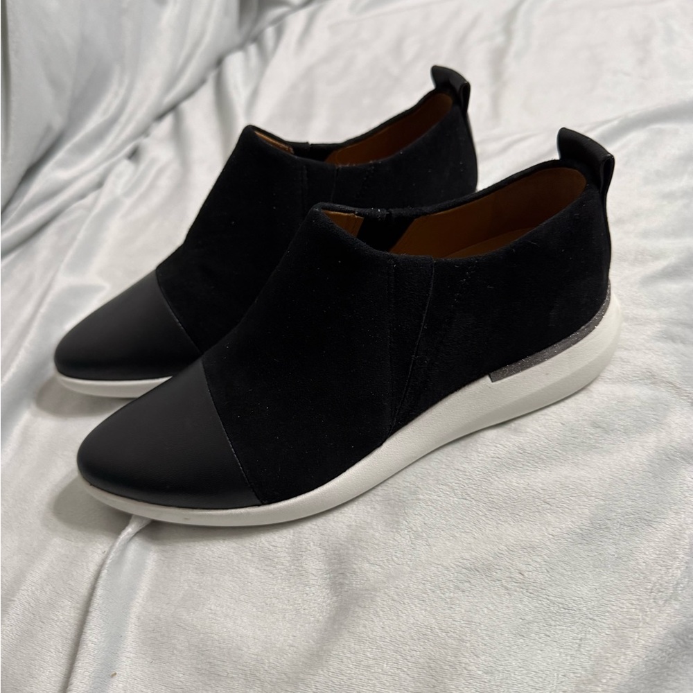 Black Suede Women’s Flats